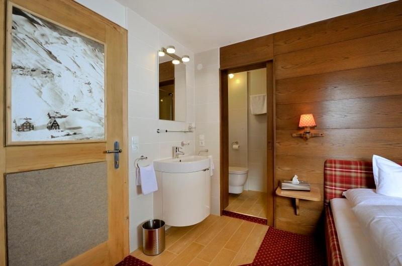Haus Kueng Bed & Breakfast Zuers Bagian luar foto